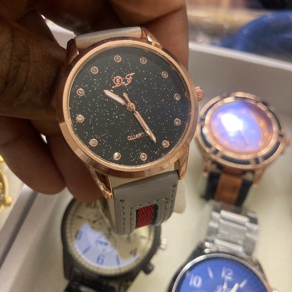 I am selling great quality Men’s and Woman’s watches - Picture 14 of 16